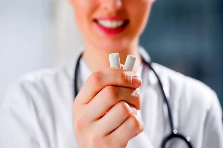 آدامس؛ دوست یا دشمن دندان‌ها؟