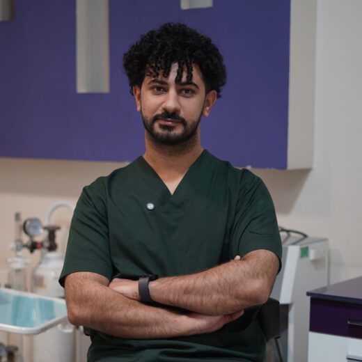 دکتر آریا سعیدنیا جراح و دندانپزشک